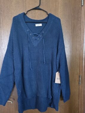Ruff Hewn Lace-Up V-Neck Chunky Knit Sweater in Teal